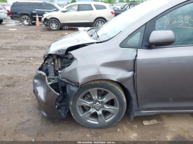 5TDXZ3DCXJS911042 Toyota Sienna Se 8 Passenger/se Premium 8 Passenger
