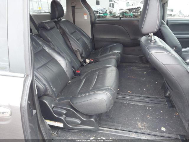 5TDXZ3DCXJS911042 Toyota Sienna Se 8 Passenger/se Premium 8 Passenger