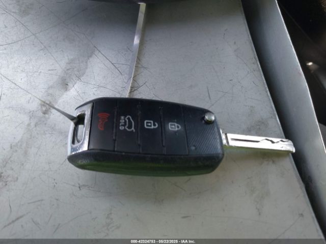 KNDJN2A27J7607152 KIA Soul