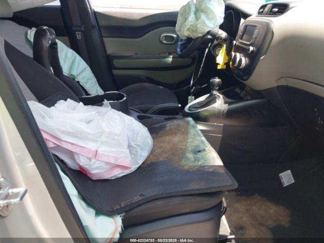 KNDJN2A27J7607152 KIA Soul