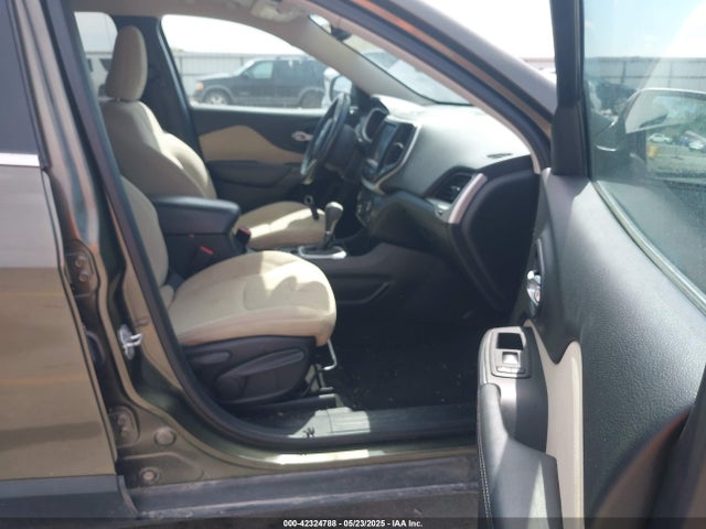 1C4PJLCB4FW567019 Jeep 2015