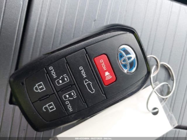 5TDCSKFC9PS102375 Toyota Sienna Woodland Edition