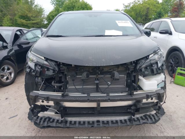 5TDCSKFC9PS102375 Toyota Sienna Woodland Edition