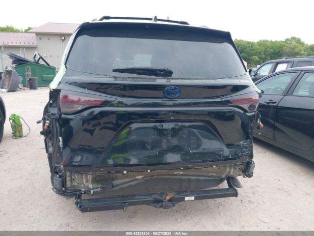 5TDCSKFC9PS102375 Toyota Sienna Woodland Edition