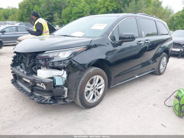 5TDCSKFC9PS102375 Toyota Sienna Woodland Edition