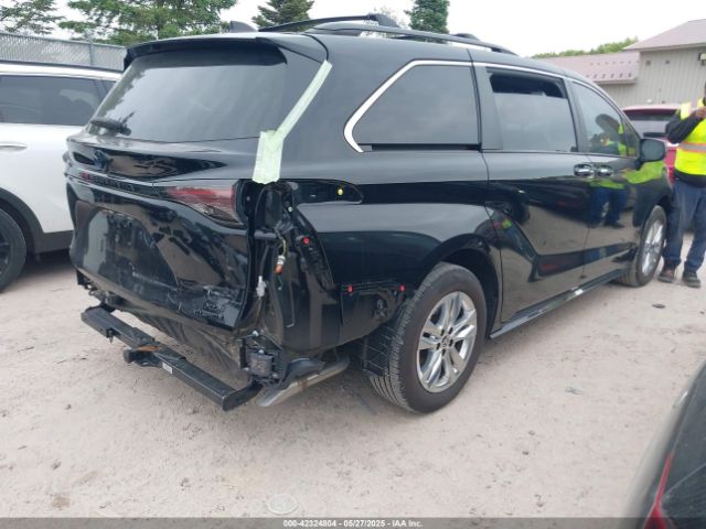 5TDCSKFC9PS102375 Toyota Sienna Woodland Edition