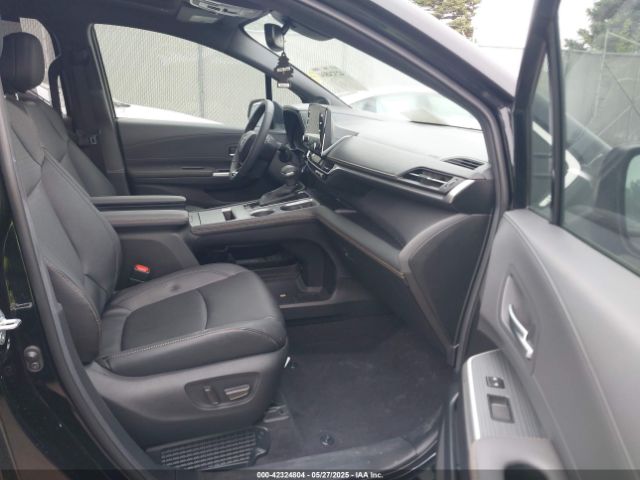 5TDCSKFC9PS102375 Toyota Sienna Woodland Edition