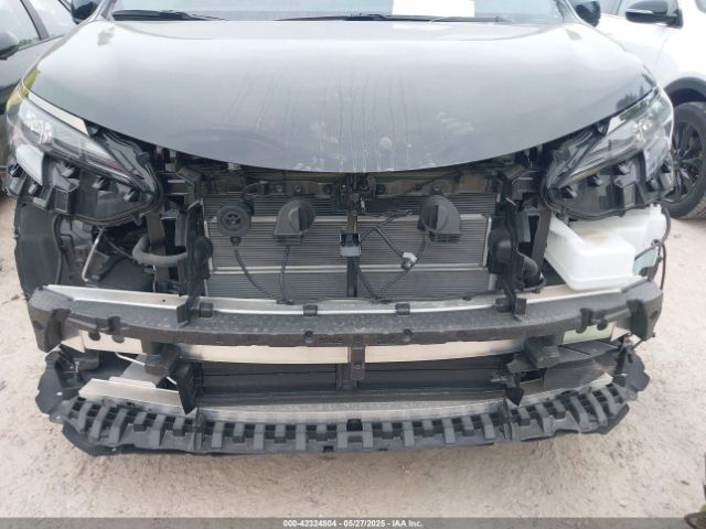 5TDCSKFC9PS102375 Toyota Sienna Woodland Edition