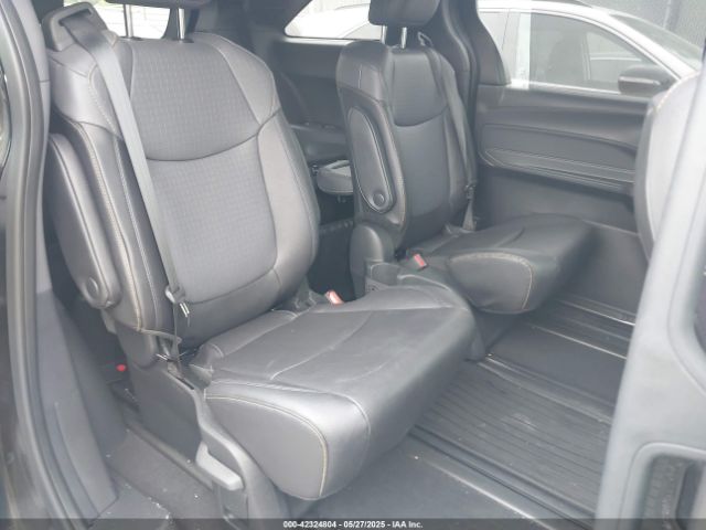 5TDCSKFC9PS102375 Toyota Sienna Woodland Edition