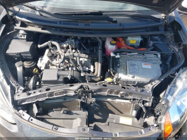 JTDKDTB3XF1583282 Toyota Prius C Two