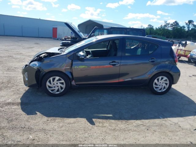 JTDKDTB3XF1583282 Toyota Prius C Two