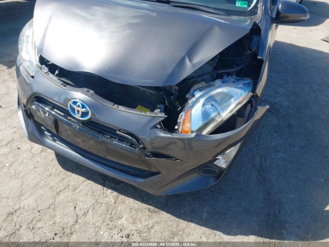 JTDKDTB3XF1583282 Toyota Prius C Two