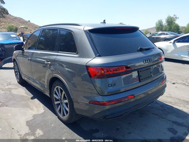 2024 AUDI Q7 WA1LCBF7XRD002858 Photo 2