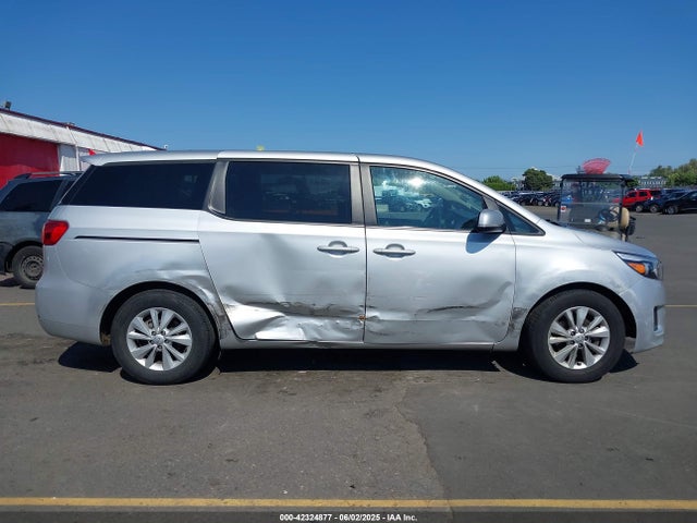 KIA 2018 2018 KNDMB5C16J6378271 Image 13