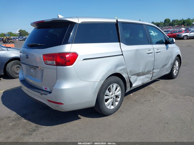 KIA 2018 2018 KNDMB5C16J6378271 Image 4