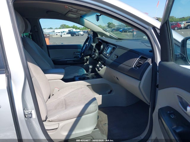 KIA 2018 2018 KNDMB5C16J6378271 Image 5