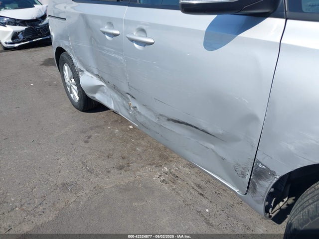 KIA 2018 2018 KNDMB5C16J6378271 Image 6