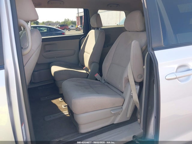 KIA 2018 2018 KNDMB5C16J6378271 Image 8