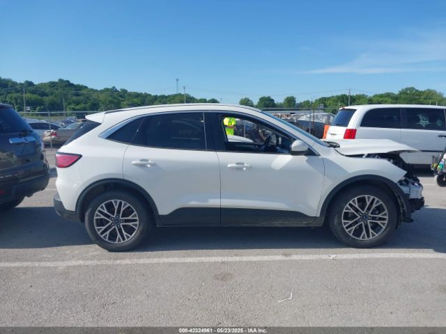 1FMCU0H69NUA38851 Ford ESCAPE SEL