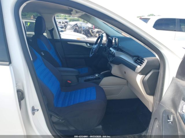 1FMCU0H69NUA38851 Ford ESCAPE SEL