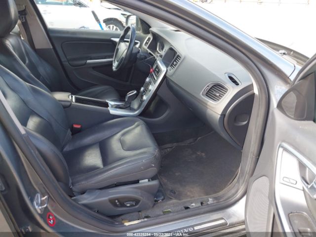 2017 VOLVO V60 YV140MEK1H1334461 Photo 4