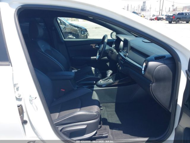 3KPF34AD8ME284470 KIA Forte Gt-line