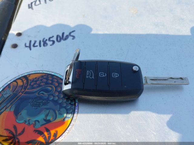 KNDPB3AC0E7582117 KIA Sportage Lx
