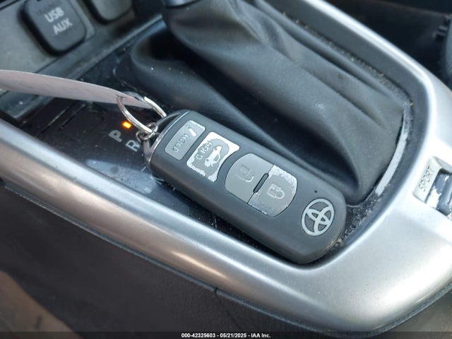 3MYDLBYV8GY132056 Toyota Yaris Premium