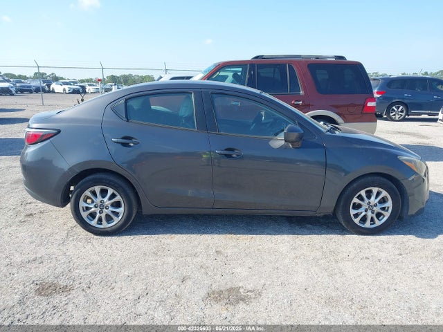 3MYDLBYV8GY132056 Toyota Yaris Premium