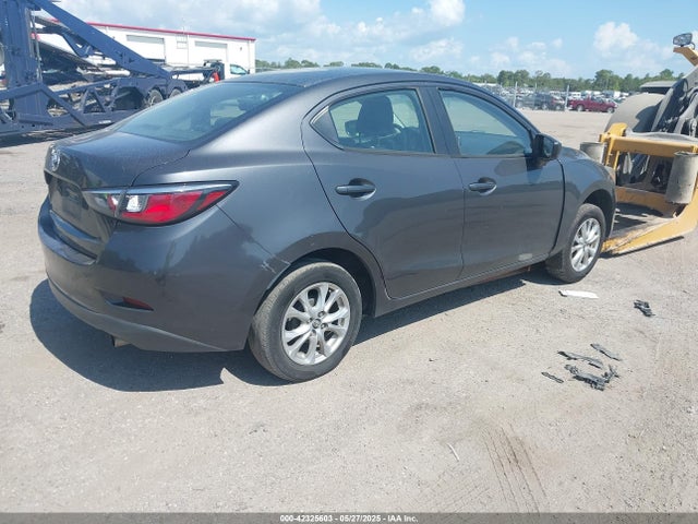 3MYDLBYV8GY132056 Toyota Yaris Premium