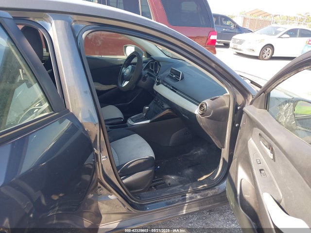 3MYDLBYV8GY132056 Toyota Yaris Premium
