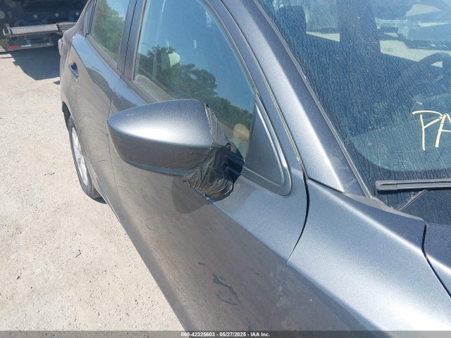 3MYDLBYV8GY132056 Toyota Yaris Premium