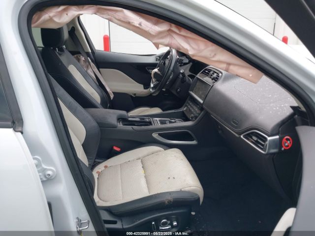 2018 JAGUAR F-PACE SADCL2FN2JA250973 Photo 4