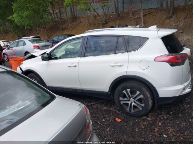 JTMBFREV5JJ727985 Toyota RAV4 LE