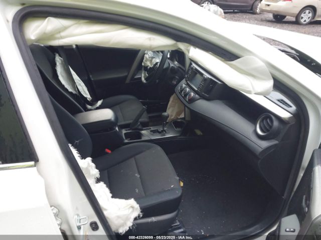 JTMBFREV5JJ727985 Toyota RAV4 LE