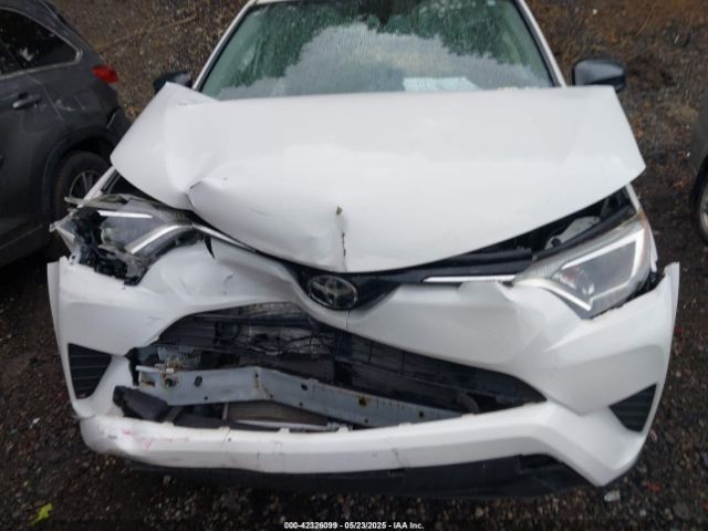 JTMBFREV5JJ727985 Toyota RAV4 LE
