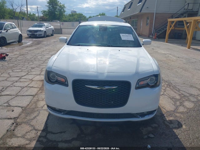 Chrysler 2018 2018 2C3CCAGG8JH117890 Image 13