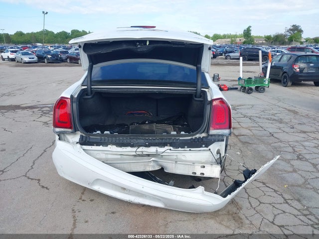 Chrysler 2018 2018 2C3CCAGG8JH117890 Image 17