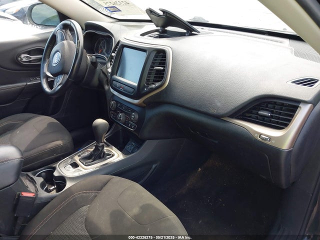 1C4PJLCB8GW283975 Jeep 2016