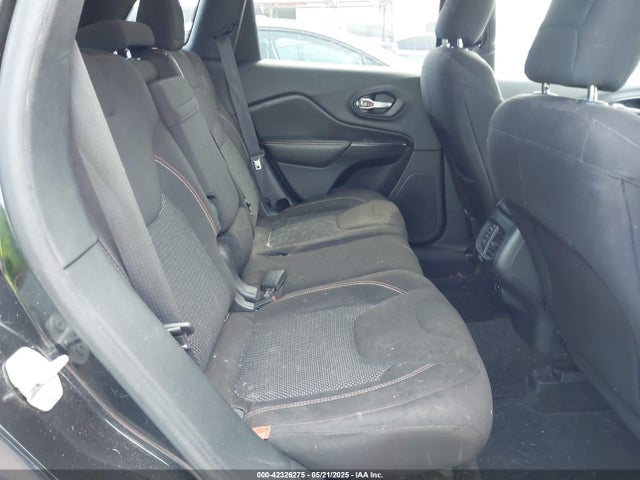 1C4PJLCB8GW283975 Jeep 2016