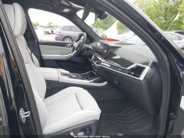 2025 BMW X7 5UX23EM04S9Y31084 Photo 4