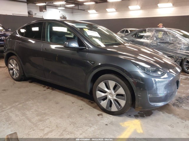 2024 TESLA MODEL Y 7SAYGDEE9RA236235 Photo 0