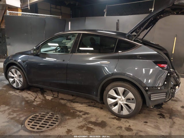 2024 TESLA MODEL Y 7SAYGDEE9RA236235 Photo 2