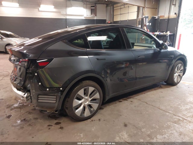 2024 TESLA MODEL Y 7SAYGDEE9RA236235 Photo 3