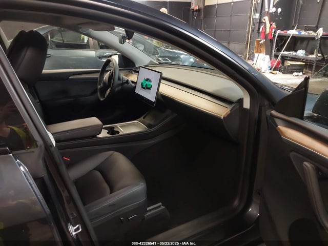 2024 TESLA MODEL Y 7SAYGDEE9RA236235 Photo 4