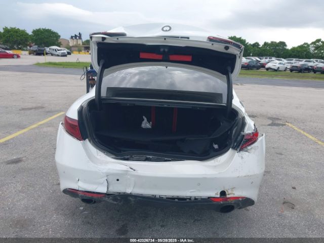 ZARFAEEN8J7577785 Alfa Romeo Giulia Ti Awd