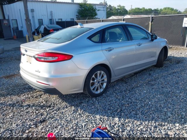 3FA6P0LU0KR115551 Ford Fusion Hybrid Se