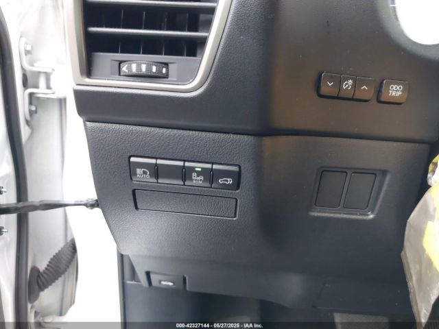 JTJBJRBZ6J2083510 Lexus NX 300H
