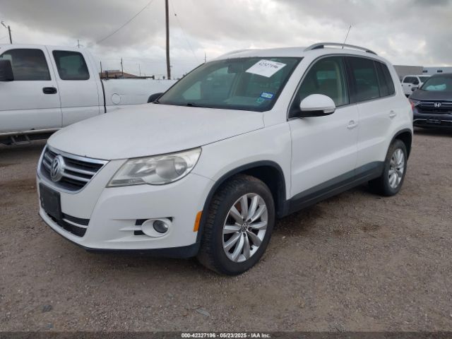 2011 VOLKSWAGEN TIGUAN WVGAV7AX8BW555798 Photo 1