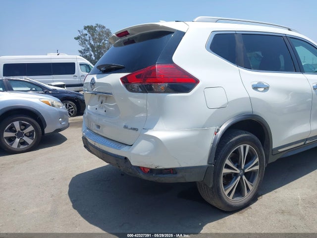 5N1AT2MV5HC882642 Nissan 2017